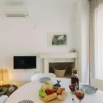 بيت للعطل Mikra Bay Vineyard