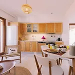 بيت للعطل Mikra Bay Vineyard *